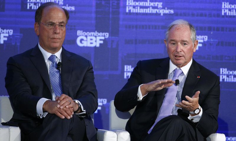 © Reuters. BlackRock's Fink and Blackstone's Schwarzman attend the Bloomberg Global Business Forum in New York