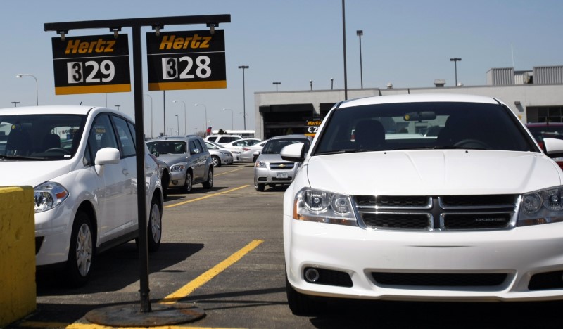 © Reuters. Hertz rental cars are seen in a rental lot near Detroit Metropolitan airport in Romulus