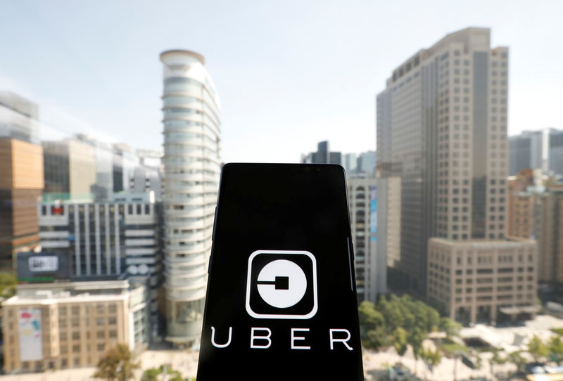 © Reuters. Illustration photo shows the Uber app logo displayed on a mobile phone in Seoul