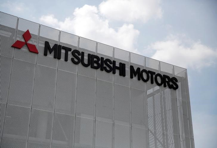 © Reuters. The Mitsubishi Motors logo is seen at the Mitsubishi car factory in Bekasi