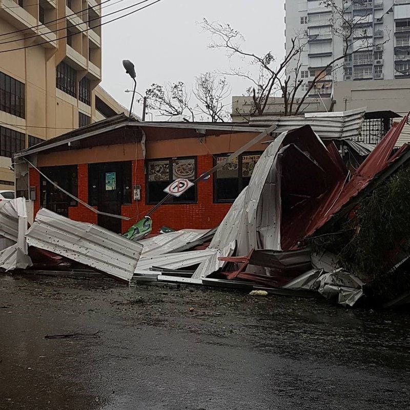 © Reuters. الإعصار ماريا يضرب جمهورية الدومنيكان بعد مروره ببويرتوريكو