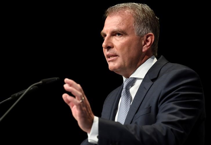 © Reuters. Lufthansa CEO Spohr delivers his speech at the annual shareholders meeting in Hamburg