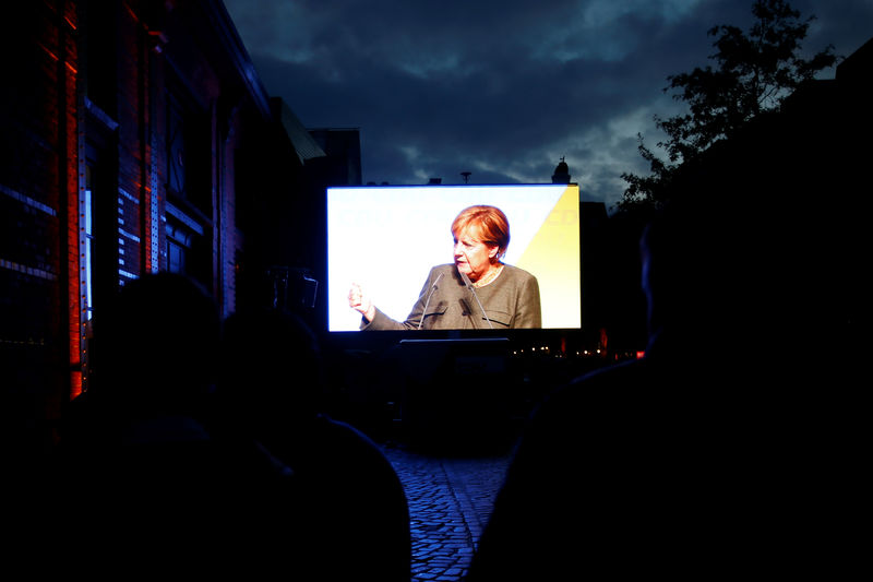 © Reuters. German Chancellor Angela Merkel campaigns in Hamburg