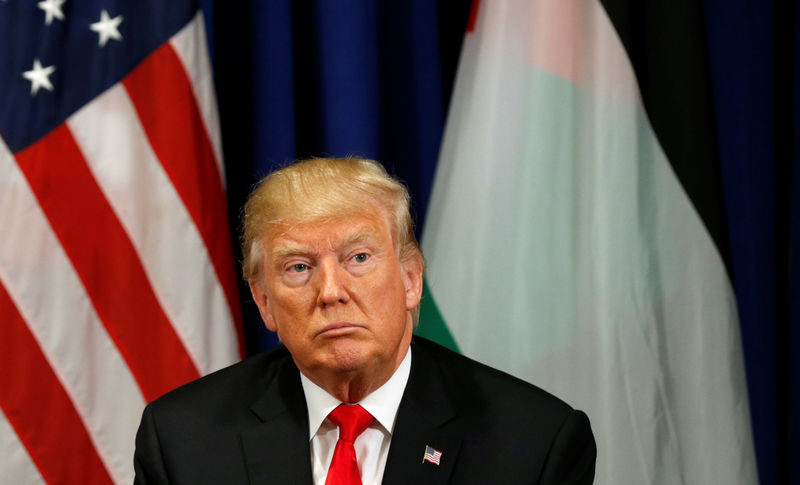 © Reuters. Trump meets with the Palestinian President Abbas in New York