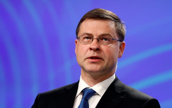 © Reuters. European Commission Vice-President Dombrovskis addresses a news conference in Brussels