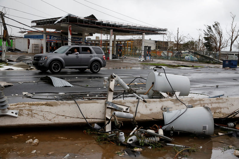 © Reuters. Instalações elétricas danificadas em área afetada pelo furacão Maria em Guayama, Porto Rico