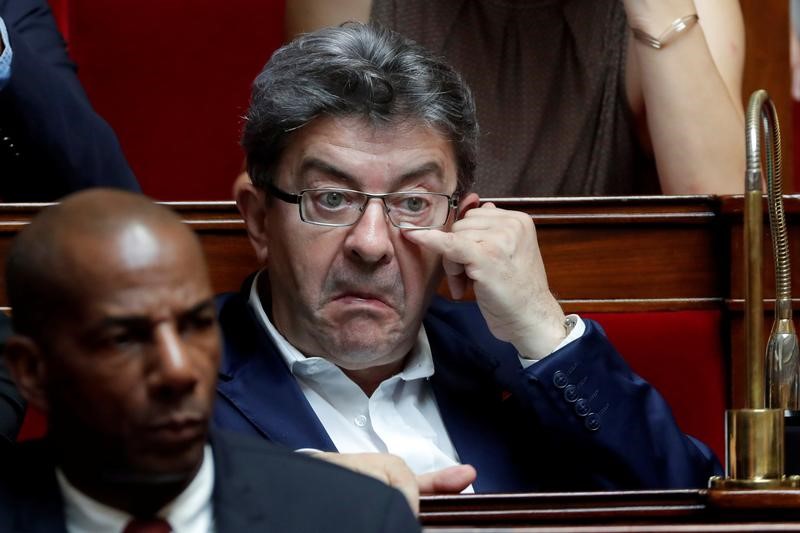© Reuters. PORTRAIT SÉVÈRE DE MÉLENCHON DRESSÉ PAR LES FRANÇAIS