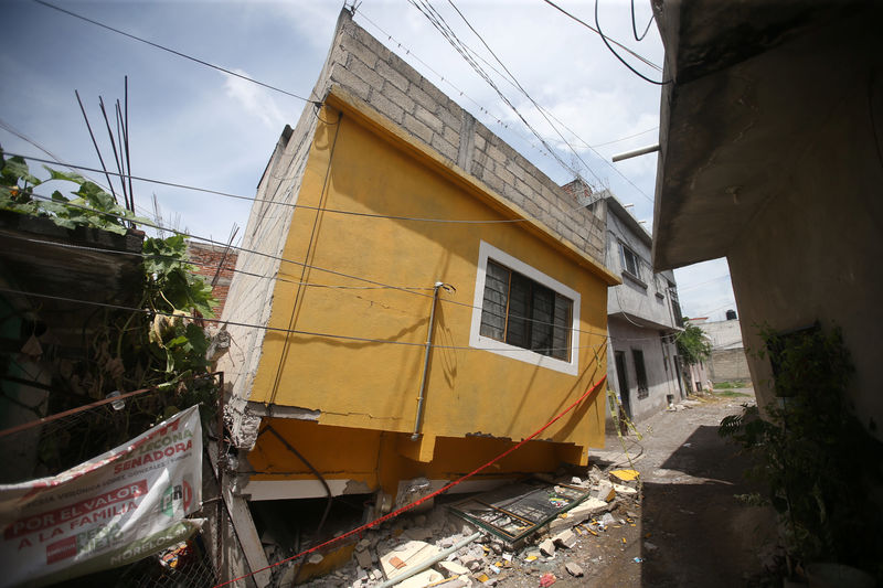 © Reuters. A house destroyed by an earthquake is seen in Jojutla de Juarez