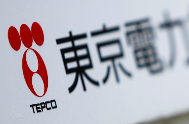© Reuters. FILE PHOTO: A TEPCO logo is pictured on a sign showing the way to the venue of the company's annual shareholders' meeting in Tokyo