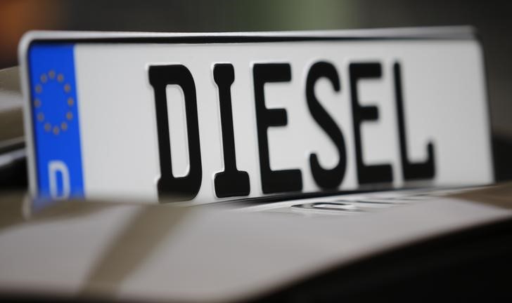 © Reuters. تقرير: سيارات الديزل الجديدة ليست أفضل للبيئة من سيارات البنزين