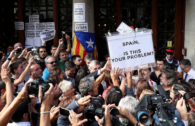 © Reuters. El Gobierno catalán cesa a un alto cargo detenido para evitar una multa