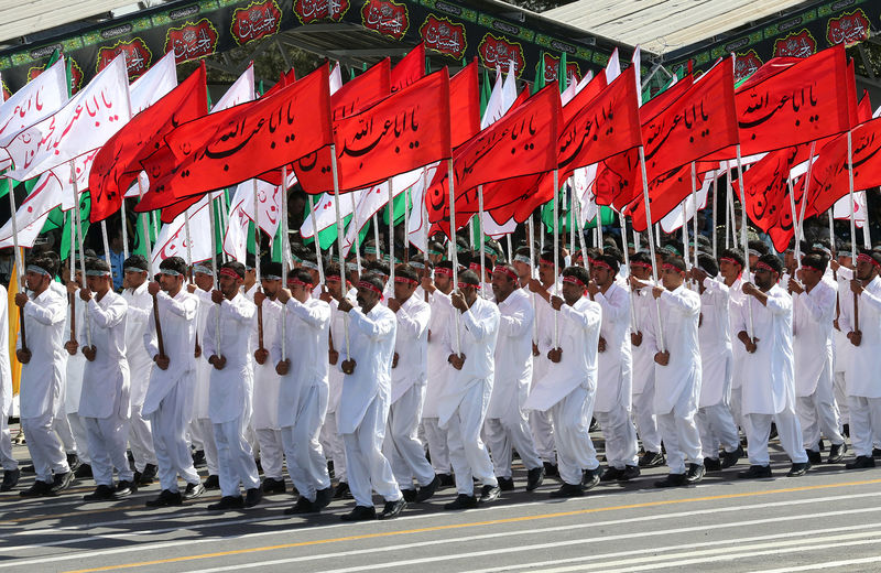 © Reuters. Members of Iranian armed forces march during a parade in Tehran