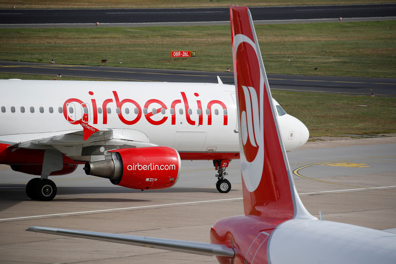 © Reuters. German carrier Air Berlin aircrafts are pictured at Tegel airport in Berlin