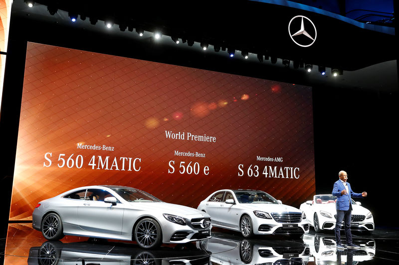 © Reuters. FILE PHOTO: Zetsche, CEO of Mercedes car maker Daimler AG presents the new Mercedes S-class models during the Frankfurt Motor Show (IAA) in Frankfurt