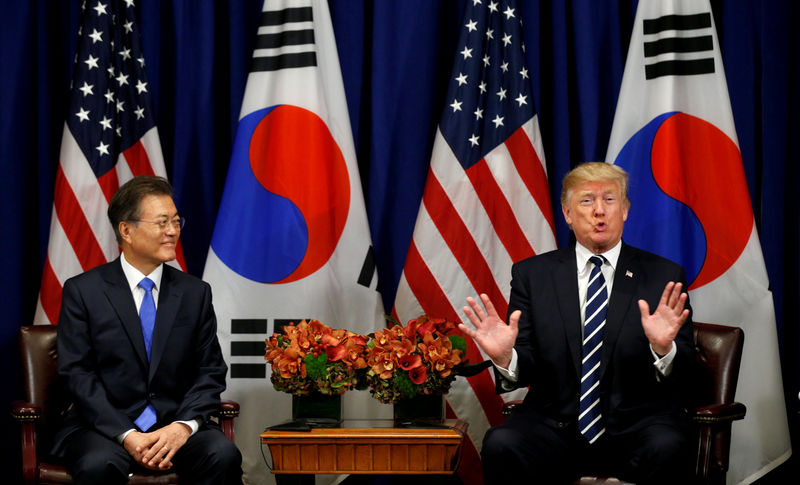 © Reuters. Presidente dos EUA, Donald Trump, e presidente da Coreia do Sul, Moon Jae-in, em Nova York