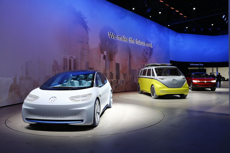 © Reuters. Modelos conceito da Volkswagen durante a Frankfurt Motor Show em Frankfurt, Alemanha