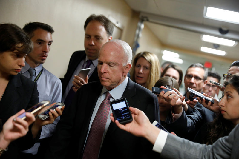 © Reuters. Sen. John McCain (R-AZ) speaks with reporters ahead of the party luncheons on Capitol Hill in Washington