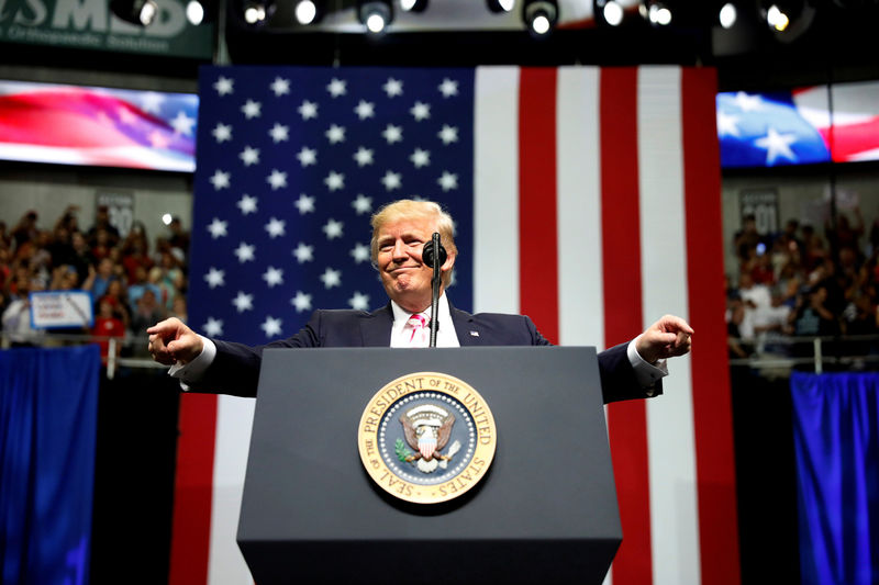 © Reuters. FILE PHOTO: U.S. President Trump speaks at a campaign rally for Senator Luther Strange in Huntsville