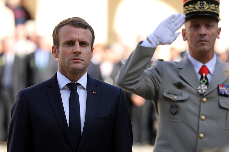 © Reuters. French President Emmanuel Macron attends a ceremony in tribute to late WWII veteran Colonel Fred Moore at the Hotel des Invalides in Paris