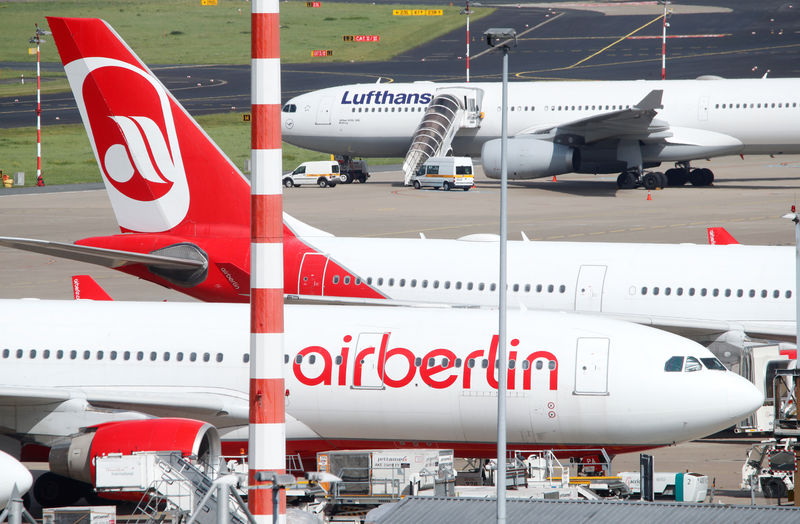 © Reuters. A Lufthansa aircraft is parked next to two aircrafts of German carrier AirBerlin at Duesseldorf airport in Duesseldorf