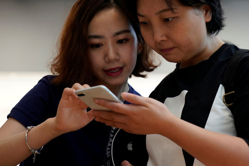 © Reuters. Los rivales chinos ganan cuota a Apple en los mercados ricos