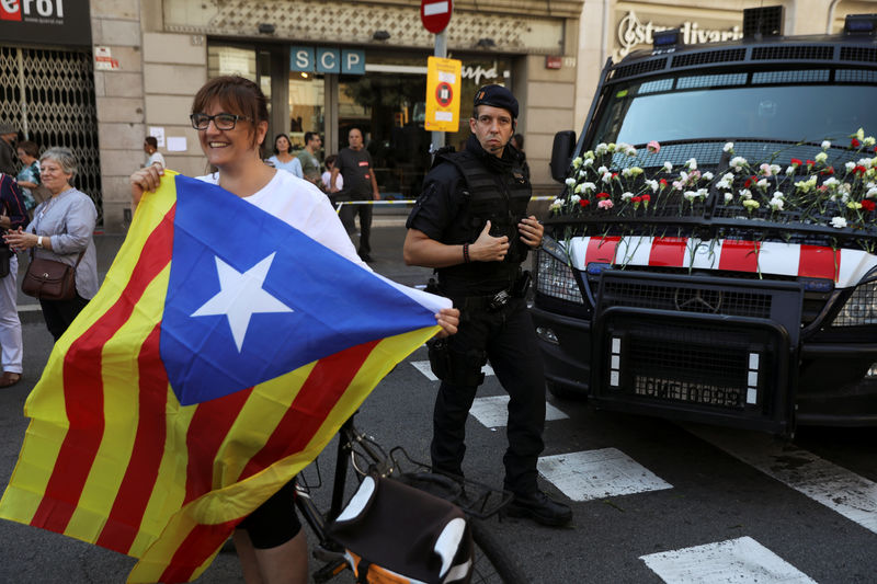 © Reuters. El independentismo toma la calle en Cataluña a siete días del referéndum