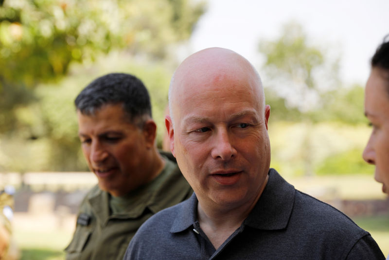 © Reuters. Jason Greenblatt, U.S. President Trump's Middle East envoy, arrives to visit Kibbutz Nahal Oz, just outside the Gaza Strip