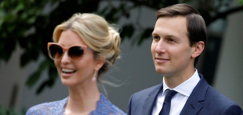 © Reuters. White House senior advisor  Jared Kushner and Ivanka Trump attend a joint press conference between U.S. President Donald Trump and Lebanese Prime Minister Saad al-Hariri in the Rose Garden of the White House in Washington, U.S.