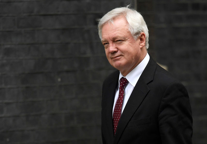 © Reuters. David Davis, Britain's Secretary of State for Exiting the European Union, arrives for a cabinet meeting at 10 Downing Street in London