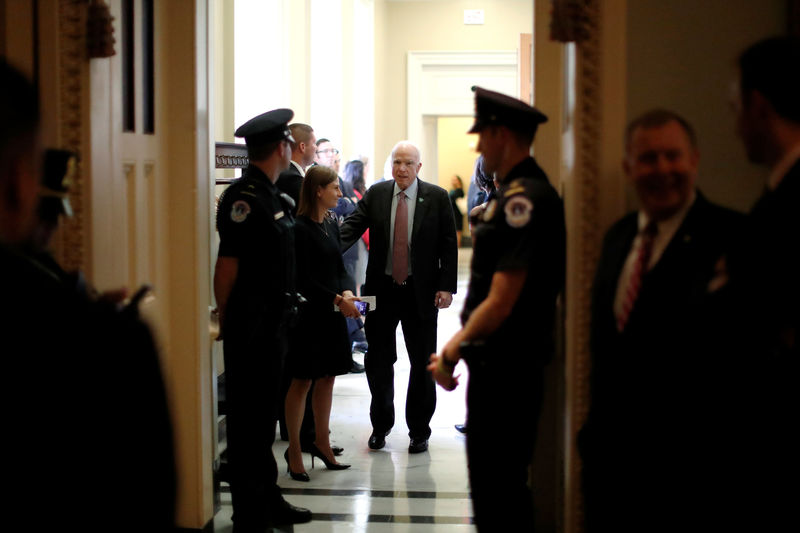 © Reuters. McCain departs after the weekly Republican caucus policy luncheon at the U.S. Capitol in Washington