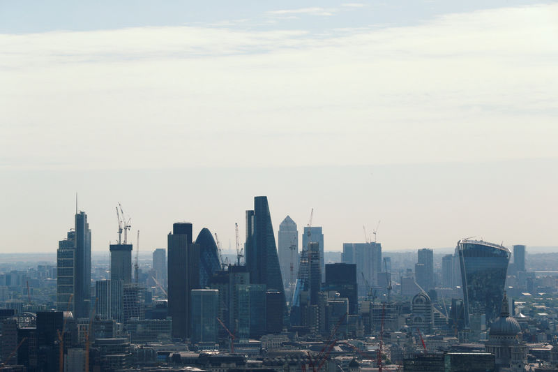 © Reuters. FILE PHOTO: A view of the City of London and Canary Wharf.