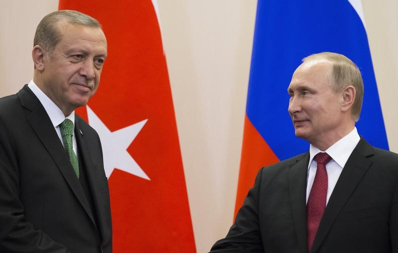 © Reuters. مصادر رئاسية تركية: إردوغان وبوتين بحثا استفتاء كردستان العراق
