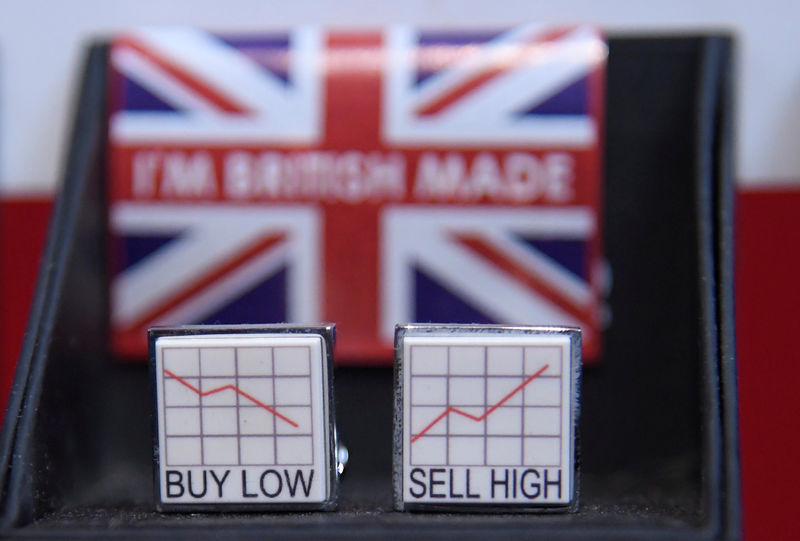 © Reuters. Novelty cufflinks are seen for sale at a stand at the Labour Party Conference venue in Brighton, Britain