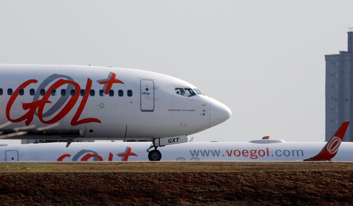 © Reuters. Avião da Gol se prepara para decolagem no aeroporto de Congonhas em São Paulo, Brasil