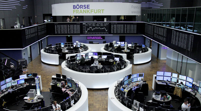 © Reuters. الأسهم الأوروبية تبقى قرب مستويات مرتفعة مع بقاء ميركل في السلطة