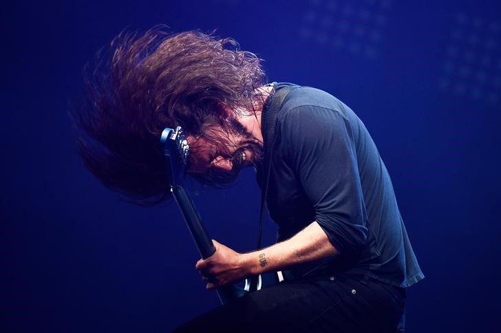 © Reuters. Show da banda Foo Fighters no Festival de Glastonbury