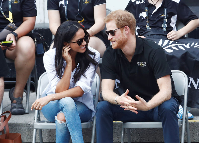 © Reuters. Príncipe Harry e namorada, a atriz Meghan Markle, assistem partida de tênis para cadeirantes em Toronto