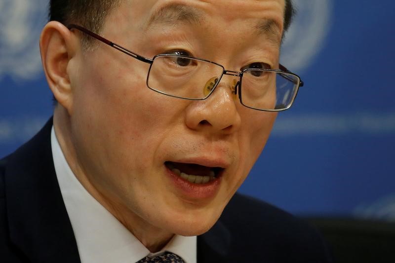 © Reuters. Embaixador da China na ONU, Liu Jieyi, dá entrevista coletiva em Nova York