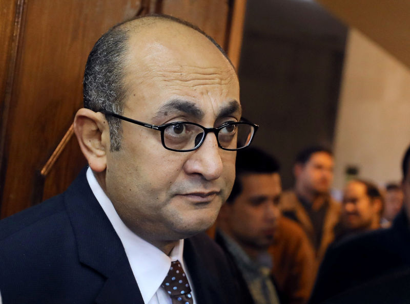 © Reuters. الحبس ثلاثة أشهر لمحام حقوقي مصري يطمح للرئاسة