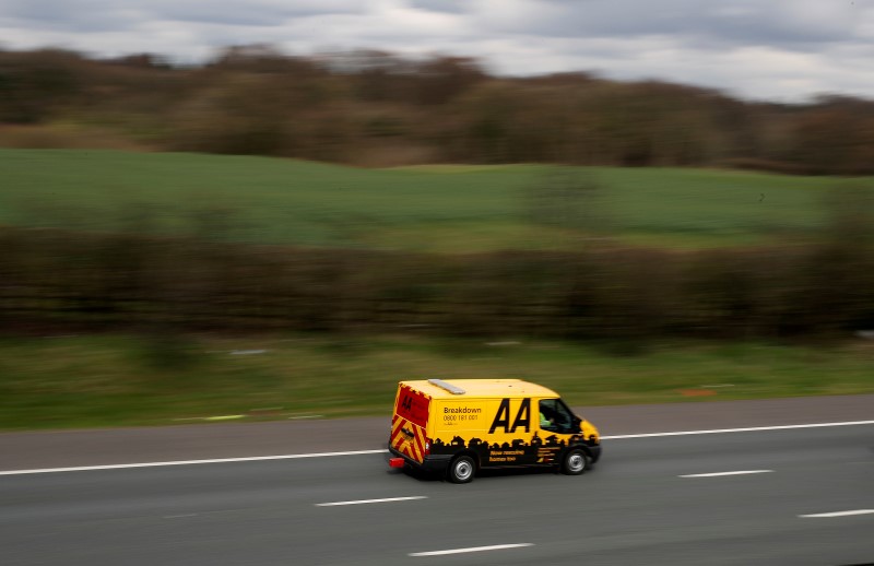 © Reuters. FILE PHOTO: An AA (Automobile Association) recovery vehicle drives along the M6 motorway near Knutsford.