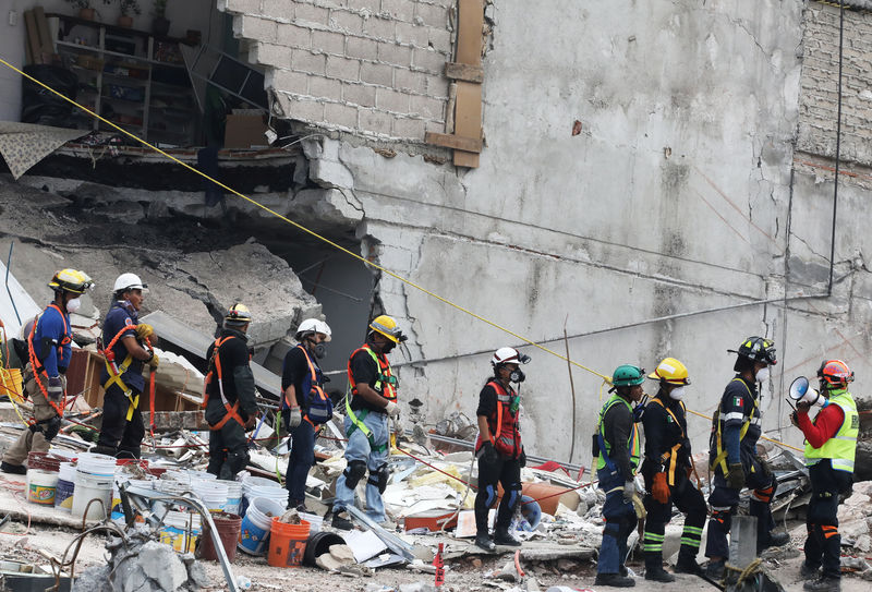 © Reuters. مسؤول: تضاؤل الآمال في العثور على ناجين من زلزال المكسيك المدمر