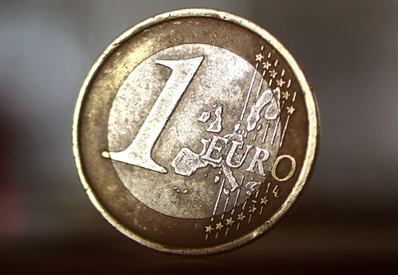 © Reuters. Монета 1 евро