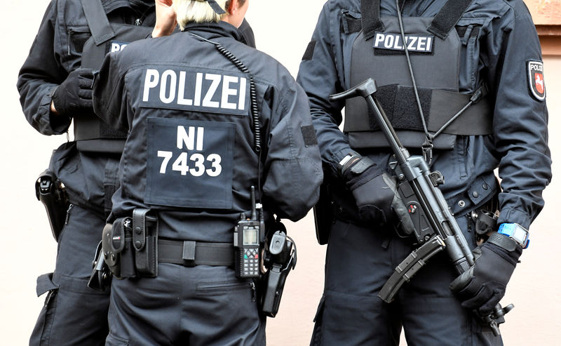 © Reuters. Police guard an entrance of the court before the start of a trial of five suspected Islamist militants accused of recruiting fighters for Islamic State in Syria, in Celle