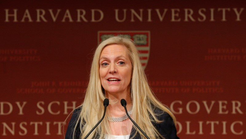 © Reuters. Federal Reserve Board Governor Lael Brainard speaks at the John F. Kennedy School of Government at Harvard University in Cambridge