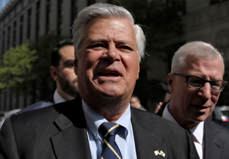 © Reuters. Former New York state Senate Majority Leader Dean Skelos arrives at the Manhattan federal court house in New York