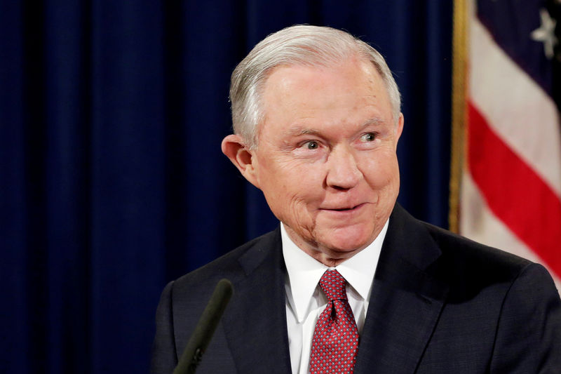 © Reuters. FILE PHOTO: U.S. Attorney General Jeff Sessions addresses the DACA program at the Justice Department in Washington