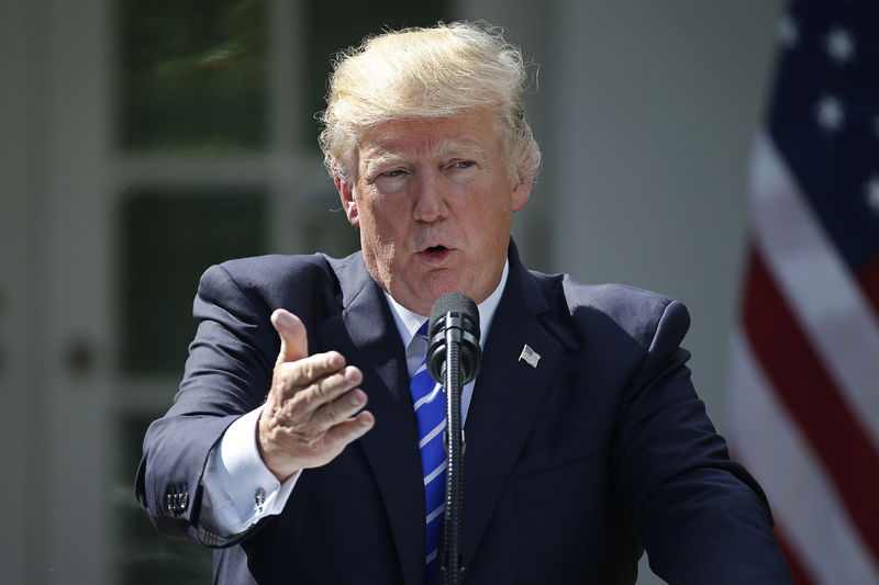 © Reuters. U.S. President Trump speaks as he holds a joint news conference with Spanish Prime Minister Rajoy in the Rose Garden at the White House in Washington