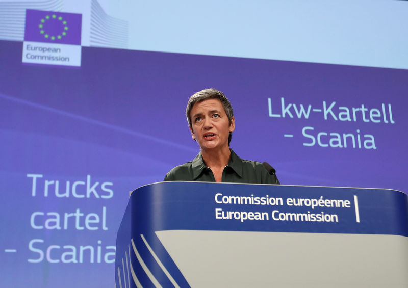 © Reuters. European Competition Commissioner Margrethe Vestager holds a news conference announcing the EU regulators fined Scania 880 million euros for taking part in a truckmakers cartel in Brussels