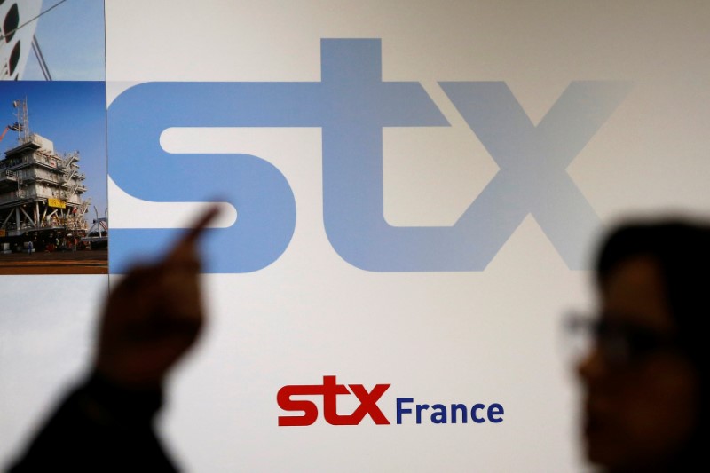 © Reuters. Il logo di STX durante una conferenza stampa ai Chantiers de l'Atlantique di Saint-Nazaire, in Francia
