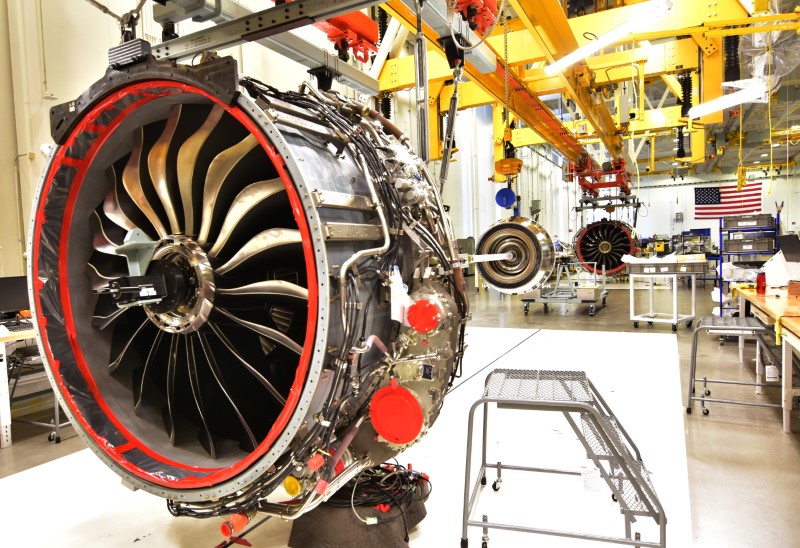 © Reuters. Technicians build LEAP engines for jetliners at a new, highly automated General Electric (GE) factory in Lafayette